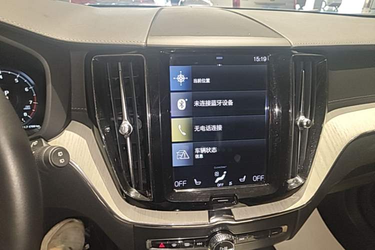 Used Volvo XC60 2020 T5 4x4 Smart Luxury Edition Audio And AC Panel