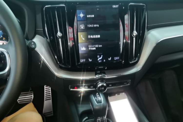 Used Volvo XC60 2020 T5 4x4 Smart & Dynamic Sport Edition Audio And AC Panel