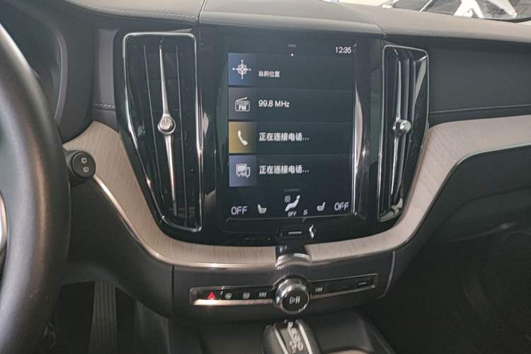 Used Volvo XC60 2020 T5 4x4 Smart Luxury Edition Audio And AC Panel
