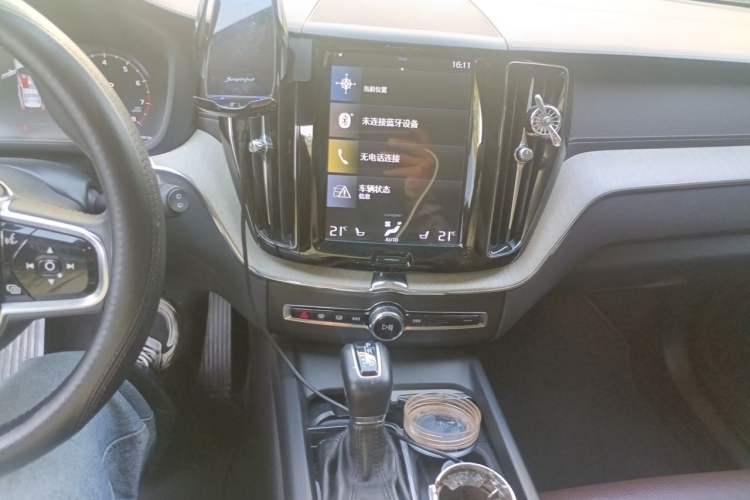 Used Volvo XC60 2020 T5 4x4 Smart Luxury Edition Audio And AC Panel