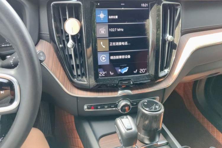 Used Volvo XC60 2020 T5 4x4 Smart Luxury Edition Audio And AC Panel