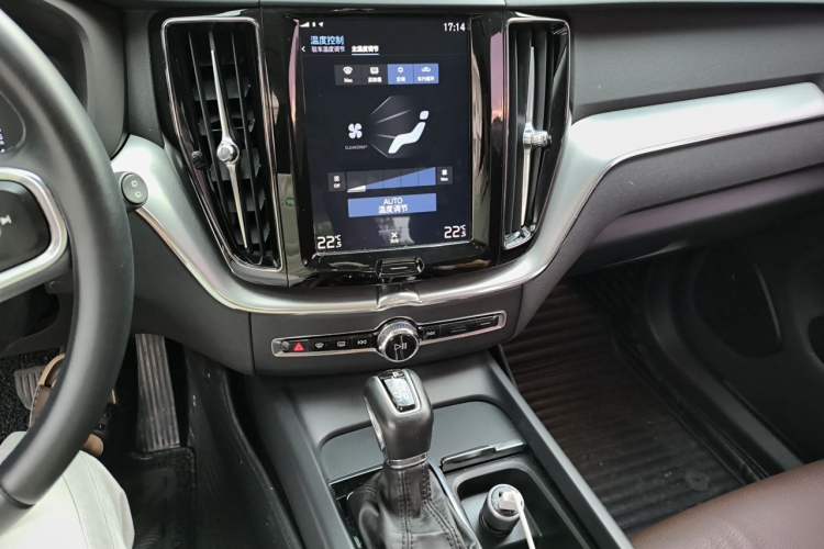 Used Volvo XC60 2020 T5 4x4 Zhiyi Luxury Edition Audio And AC Panel