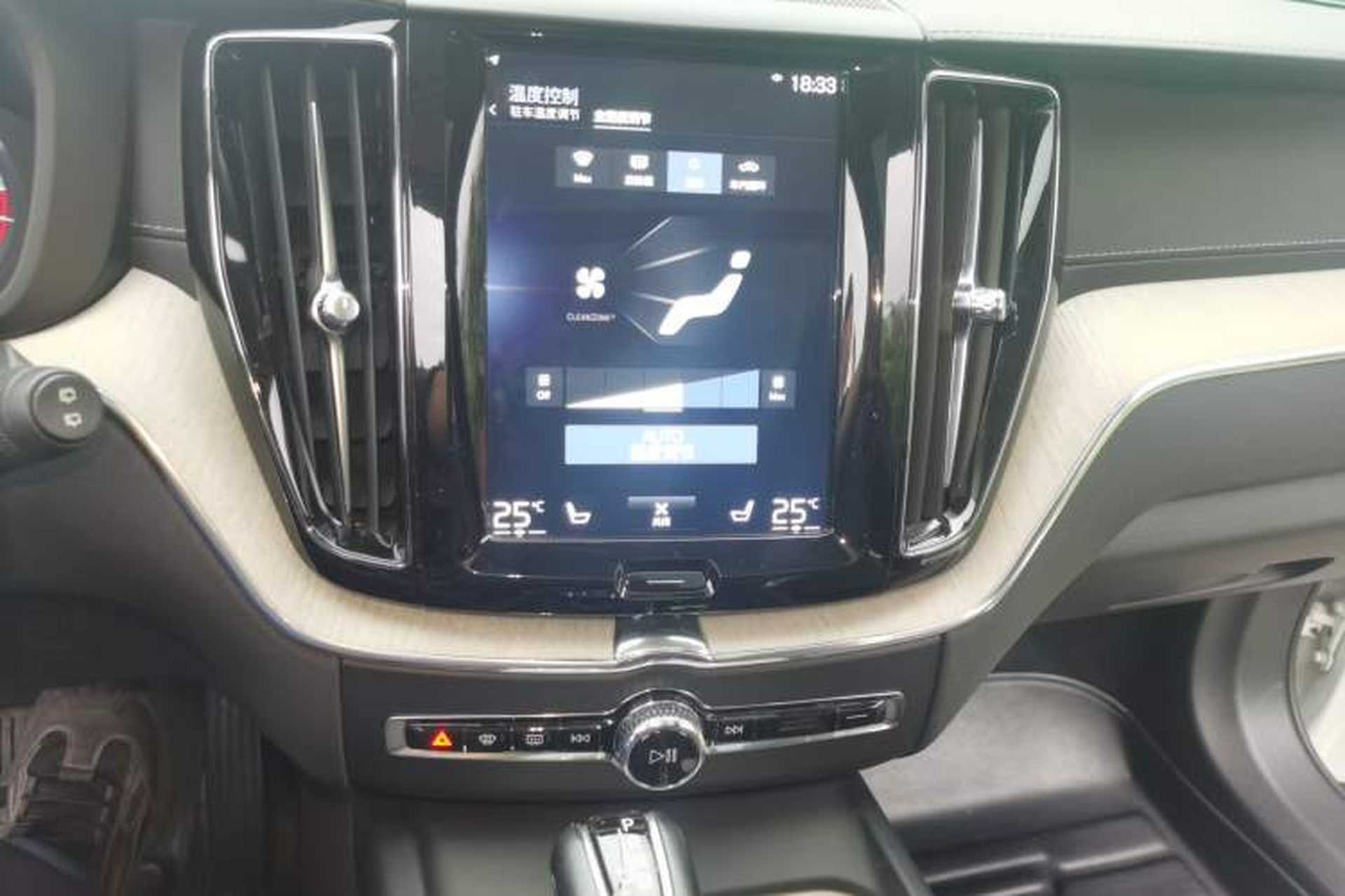Used Volvo XC60 2020 T5 4x4 Smart Luxury Edition Audio And AC Panel
