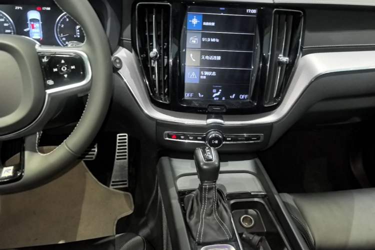 Used Volvo XC60 2020 T5 4x4 Smart & Dynamic Sport Edition Audio And AC Panel