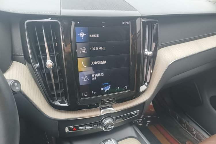 Used Volvo XC60 2020 T5 4x4 Smart Luxury Edition Audio And AC Panel