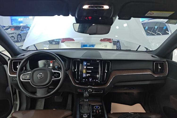 Used Volvo XC60 2020 T5 4x4 Smart Luxury Edition Center Console
