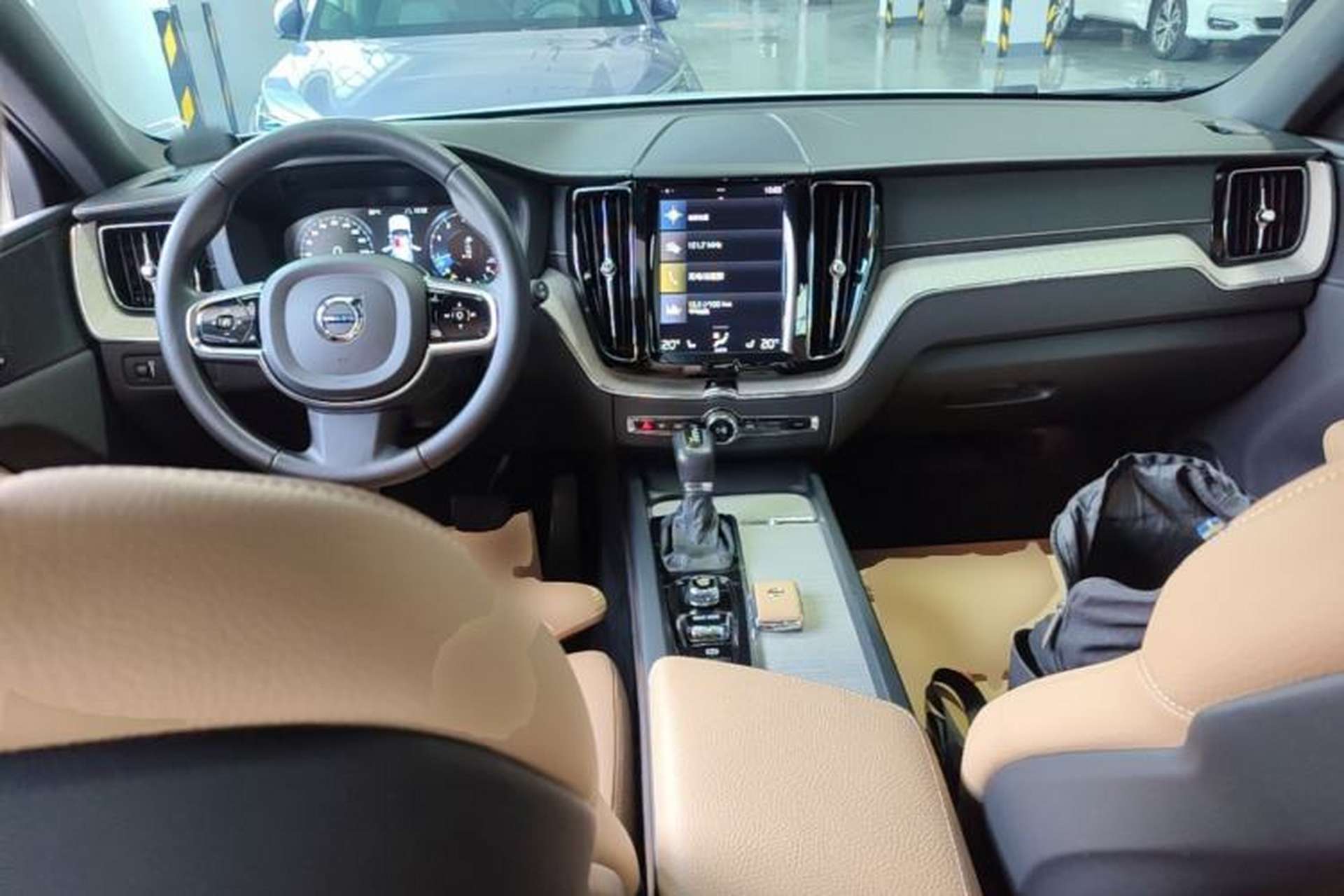 Used Volvo XC60 2020 T5 4x4 Smart Luxury Edition Center Console