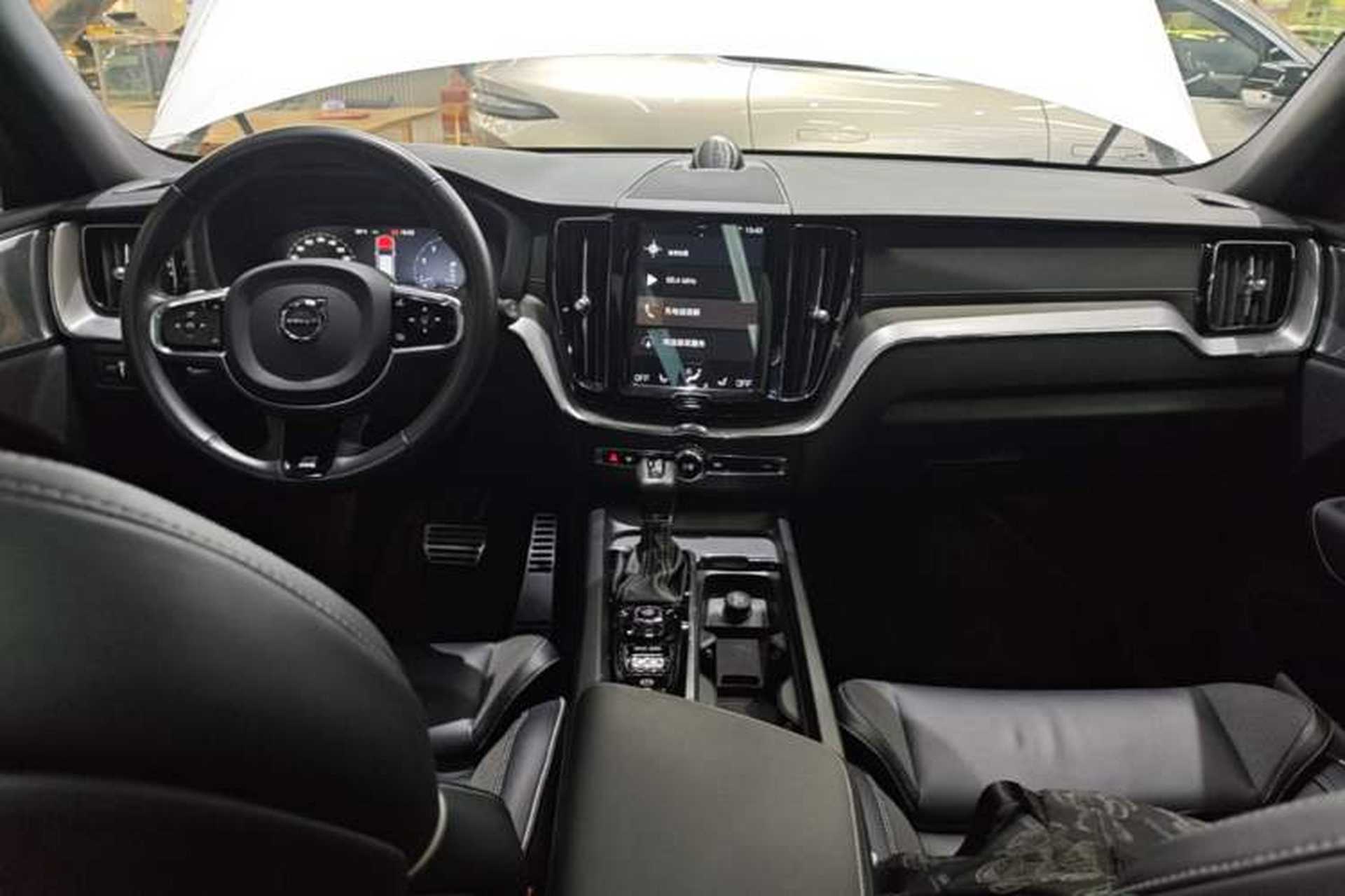 Used Volvo XC60 2020 T5 4x4 Smart & Dynamic Sport Edition Center Console