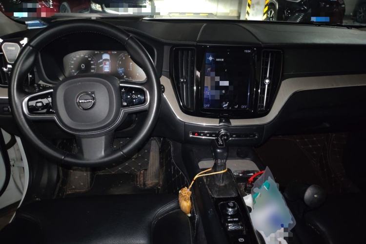 Used Volvo XC60 2020 T5 4x4 Smart Luxury Edition Center Console