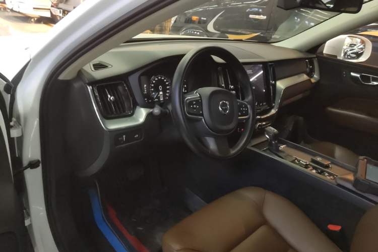 Used Volvo XC60 2020 T5 4x4 Zhiyi Luxury Edition Center Console