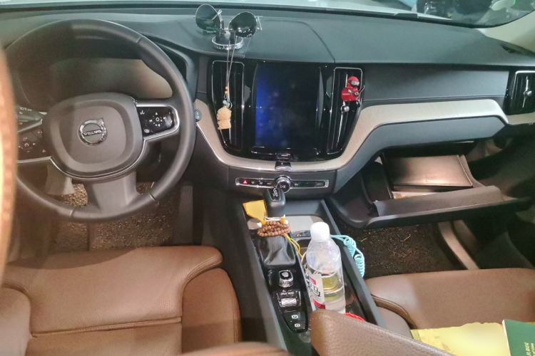 Used Volvo XC60 2020 T5 4x4 Smart Luxury Edition Center Console