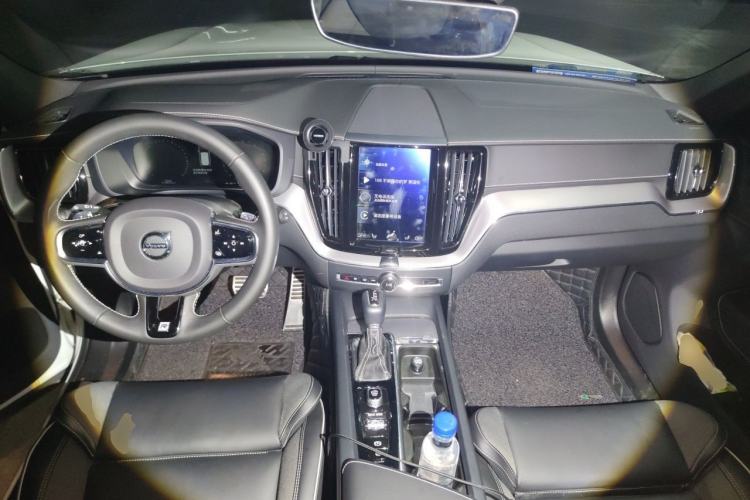 Used Volvo XC60 2020 T5 4x4 Smart & Dynamic Sport Edition Center Console