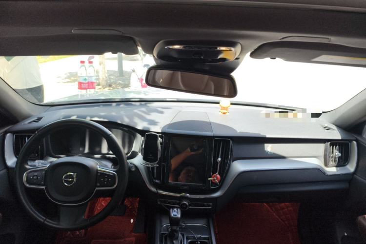Used Volvo XC60 2020 T5 4x4 Smart Luxury Edition Center Console
