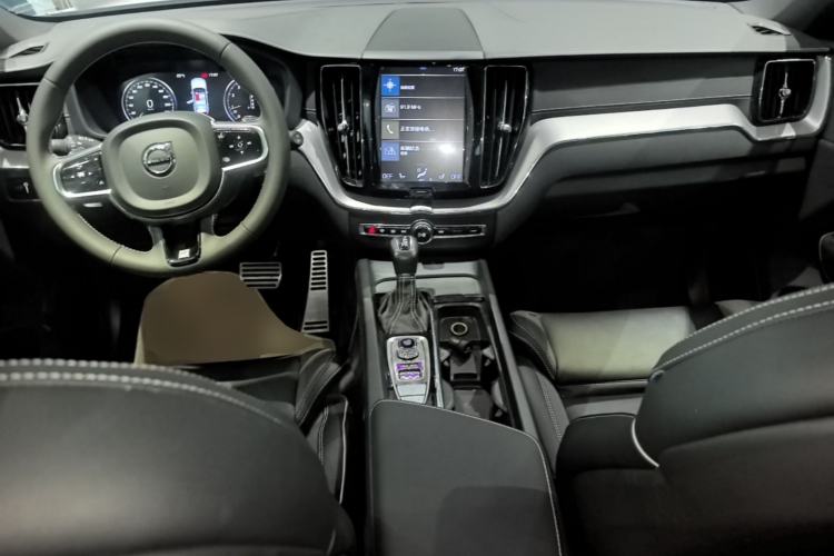 Used Volvo XC60 2020 T5 4x4 Smart & Dynamic Sport Edition Center Console