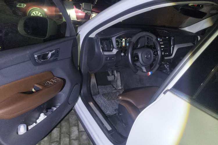 Used Volvo XC60 2020 T5 4x4 Smart Luxury Edition Driver Seat