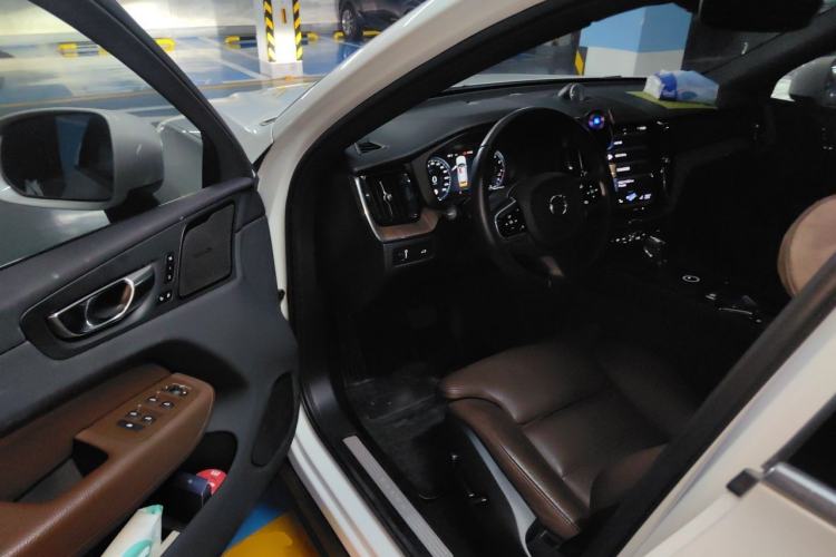 Used Volvo XC60 2020 T5 4x4 Smart Luxury Edition Driver Seat