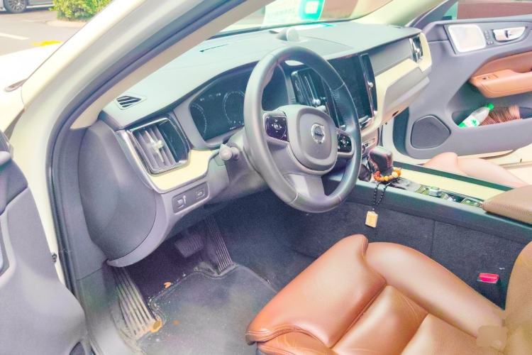 Used Volvo XC60 2020 T5 4x4 Smart Luxury Edition Driver Seat