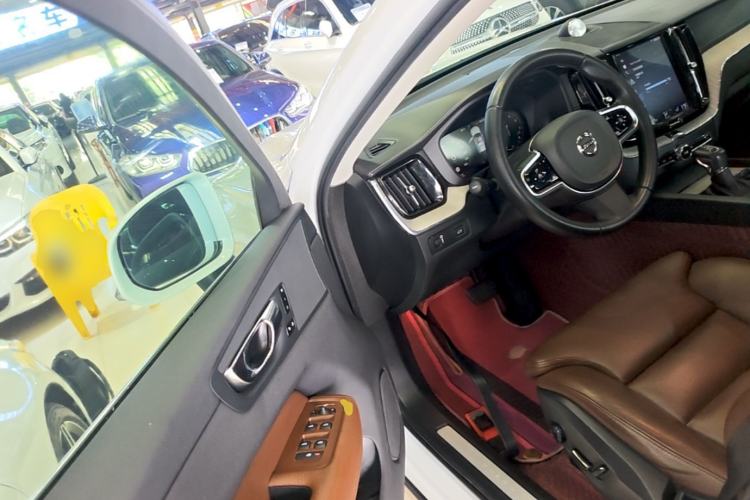 Used Volvo XC60 2020 T5 4x4 Smart Luxury Edition Driver Seat