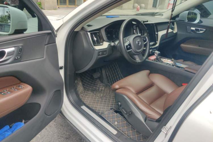 Used Volvo XC60 2020 T5 4x4 Smart Luxury Edition Driver Seat