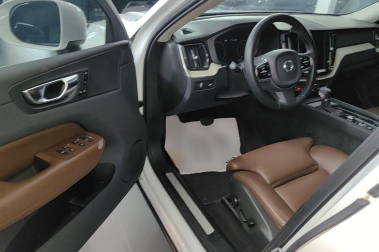 Used Volvo XC60 2020 T5 4x4 Smart Luxury Edition Driver Seat