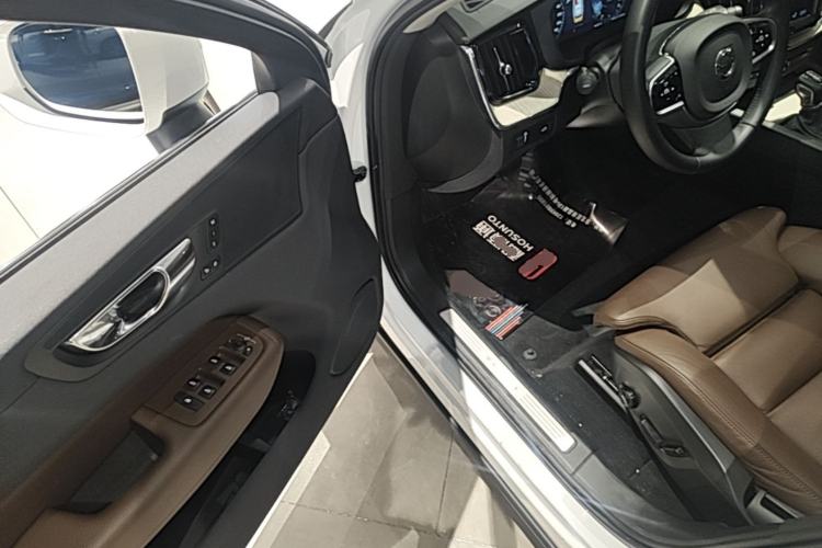 Used Volvo XC60 2020 T5 4x4 Smart Luxury Edition Driver Seat