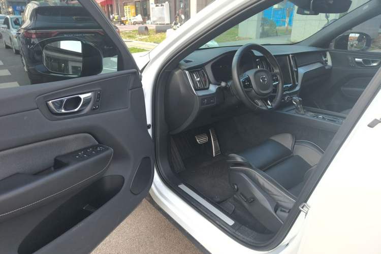 Used Volvo XC60 2020 T5 4x4 Smart & Dynamic Sport Edition Driver Seat