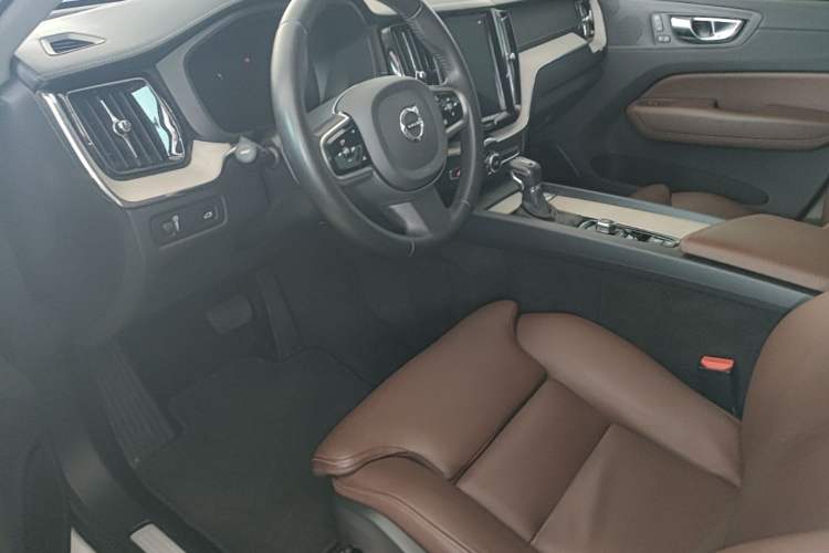Used Volvo XC60 2020 T5 4x4 Smart Luxury Edition Driver Seat
