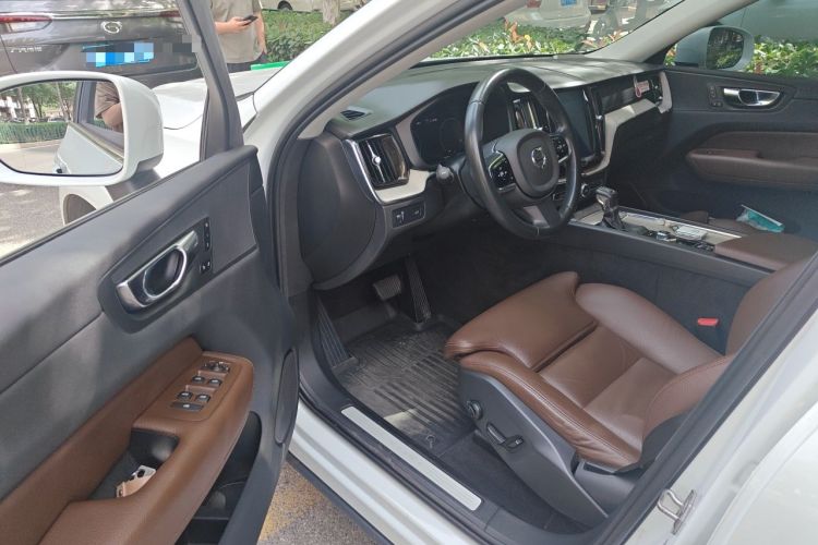 Used Volvo XC60 2020 T5 4x4 Smart Luxury Edition Driver Seat