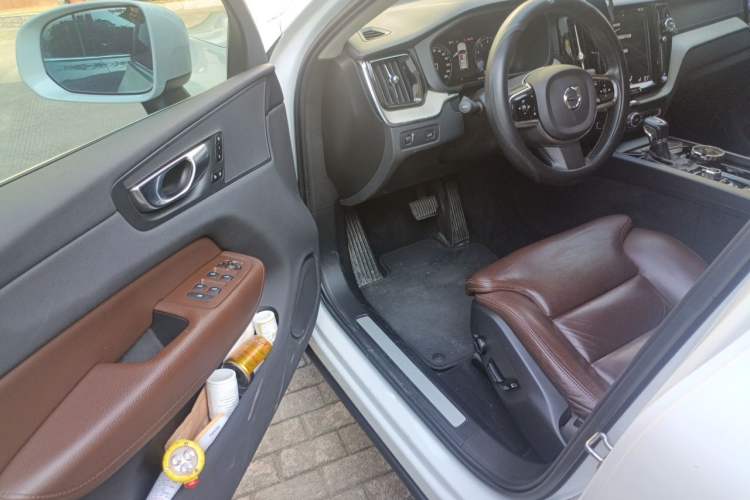 Used Volvo XC60 2020 T5 4x4 Smart Luxury Edition Driver Seat
