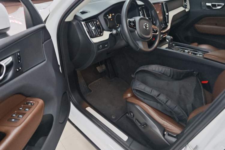 Used Volvo XC60 2020 T5 4x4 Smart Luxury Edition Driver Seat