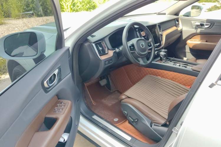 Used Volvo XC60 2020 T5 4x4 Smart Luxury Edition Driver Seat