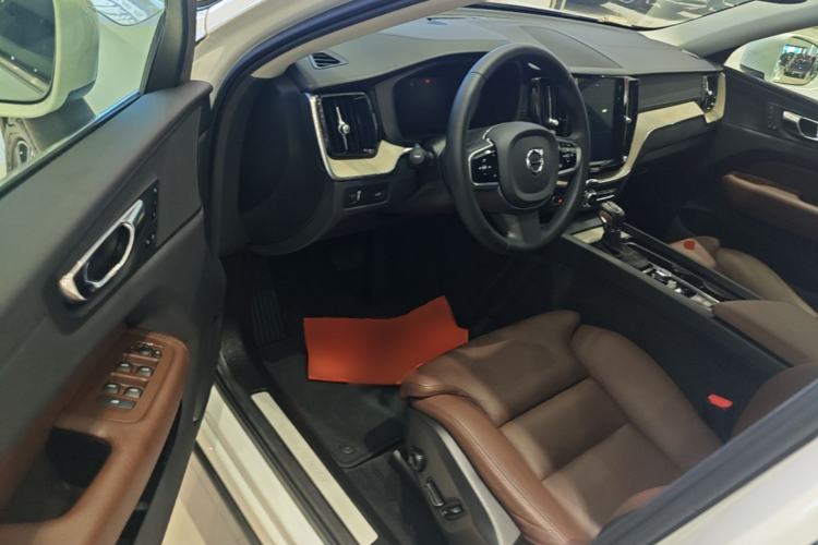 Used Volvo XC60 2020 T5 4x4 Smart Luxury Edition Driver Seat