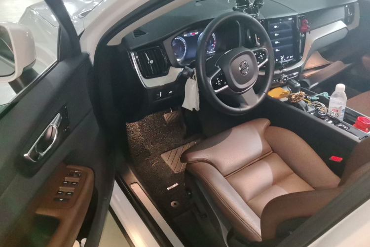 Used Volvo XC60 2020 T5 4x4 Smart Luxury Edition Driver Seat