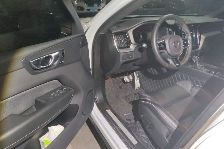 Used Volvo XC60 2020 T5 4x4 Smart & Dynamic Sport Edition Driver Seat
