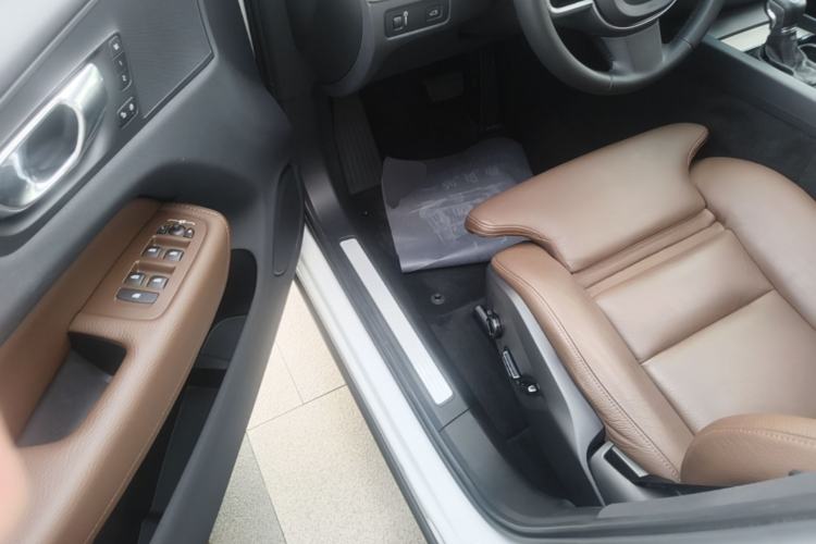 Used Volvo XC60 2020 T5 4x4 Smart Luxury Edition Driver Seat