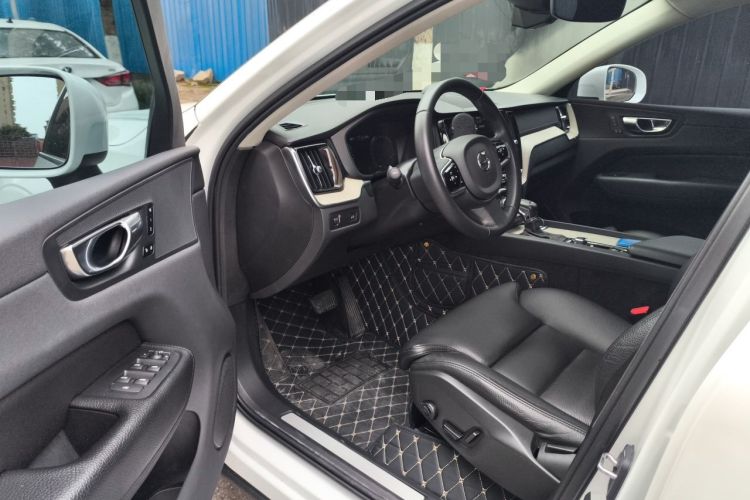 Used Volvo XC60 2020 T5 4x4 Smart Luxury Edition Driver Seat