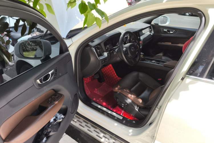 Used Volvo XC60 2020 T5 4x4 Smart Luxury Edition Driver Seat