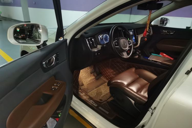 Used Volvo XC60 2020 T5 4x4 Smart Luxury Edition Driver Seat