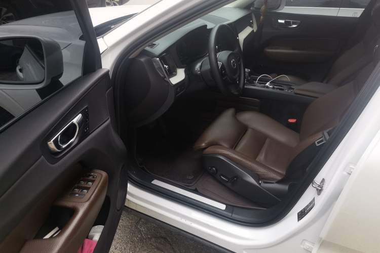 Used Volvo XC60 2020 T5 4x4 Smart Luxury Edition Driver Seat
