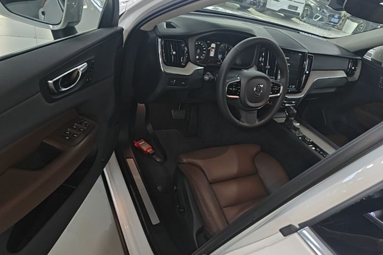 Used Volvo XC60 2020 T5 4x4 Smart Luxury Edition Driver Seat