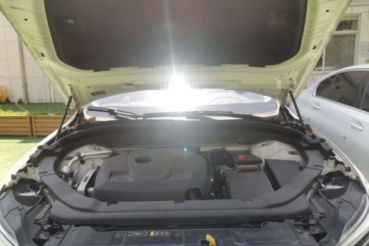 Used Volvo XC60 2020 T5 4x4 Smart Luxury Edition Engine Bay