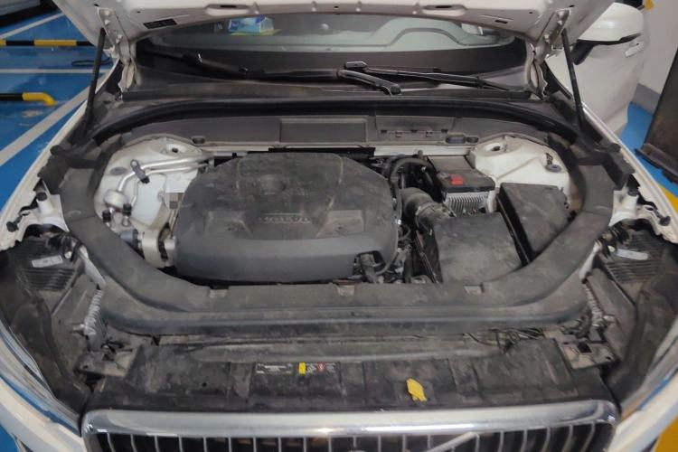 Used Volvo XC60 2020 T5 4x4 Smart Luxury Edition Engine Bay