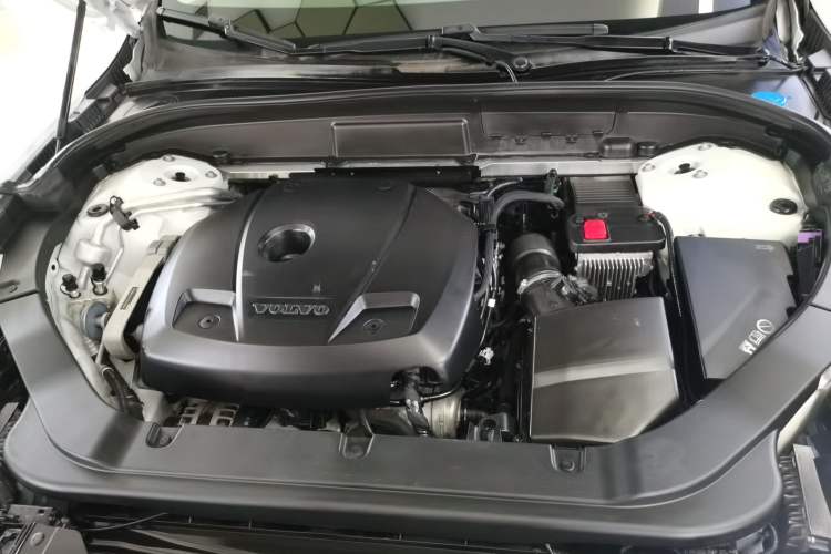 Used Volvo XC60 2020 T5 4x4 Zhiyi Luxury Edition Engine Bay