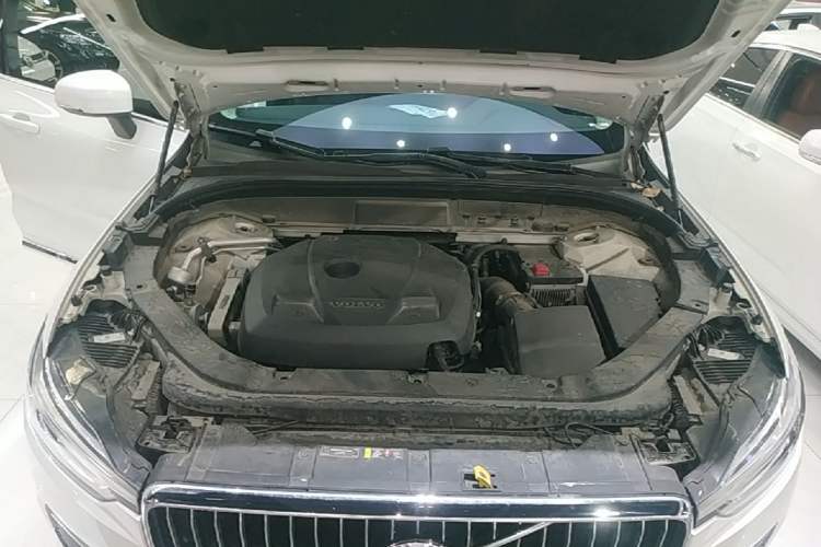 Used Volvo XC60 2020 T5 4x4 Zhiyi Luxury Edition Engine Bay