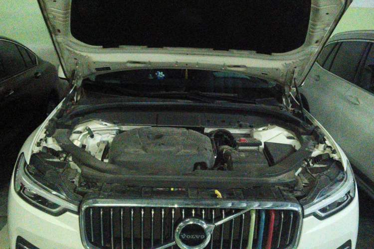 Used Volvo XC60 2020 T5 4x4 Zhiyi Luxury Edition Engine Bay