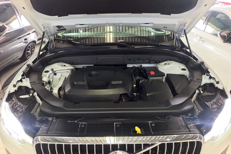 Used Volvo XC60 2020 T5 4x4 Smart Luxury Edition Engine Bay