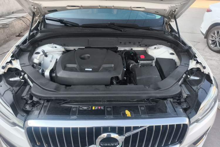 Used Volvo XC60 2020 T5 4x4 Smart Luxury Edition Engine Bay