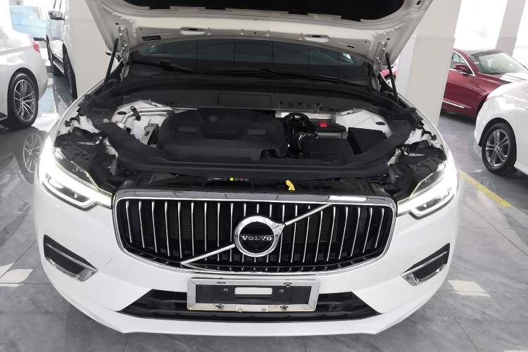 Used Volvo XC60 2020 T5 4x4 Smart Luxury Edition Engine Bay