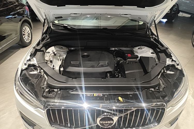 Used Volvo XC60 2020 T5 4x4 Smart Luxury Edition Engine Bay