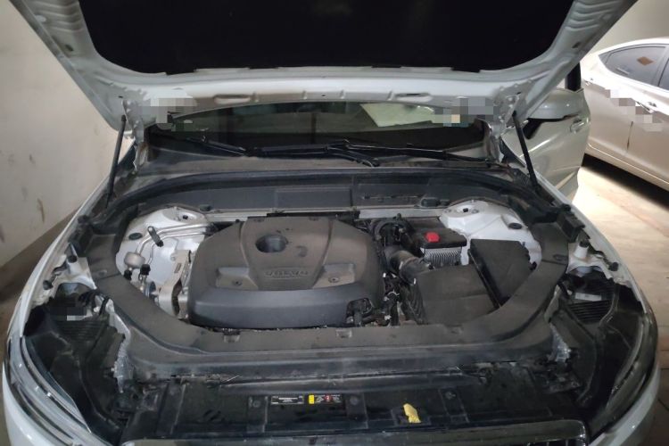 Used Volvo XC60 2020 T5 4x4 Smart Luxury Edition Engine Bay